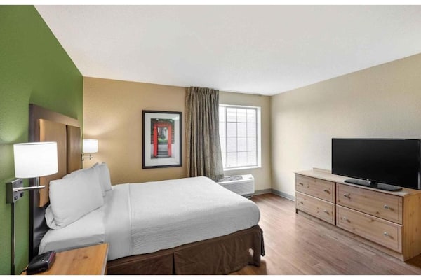 Foto van 1 Kingsize Bed | Niet-roken, Keuken - Vakantiehuis in Milwaukee WI - BedRoom