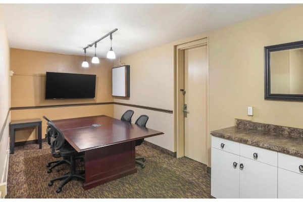 Foto van 1 Kingsize Bed | Niet-roken, Keuken - Vakantiehuis in Milwaukee WI - Facilities