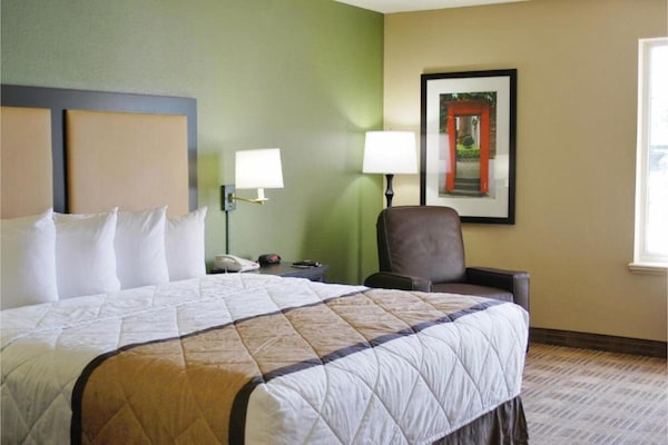 Foto van 1 Kingsize Bed | Niet-roken, Keuken - Vakantiehuis in Milwaukee WI - BedRoom