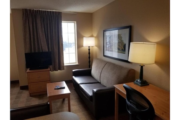 Foto van 1 Queensize Bed | Niet-roken, Keuken - Vakantiehuis in Milwaukee WI - Facilities