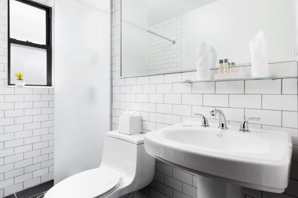 Foto van Toegankelijk comfort|Queensize bed |Times Square - Vakantiehuis in New York - BathRoom