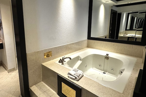Foto van Premium King | Uitzicht op de Strip | Vegas - Vakantiehuis in Las Vegas NV - BathRoom