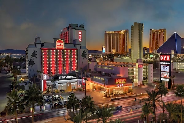 Foto van Premium Strip View Queen | Vegas - Vakantiehuis in Las Vegas NV - ExteriorSummer