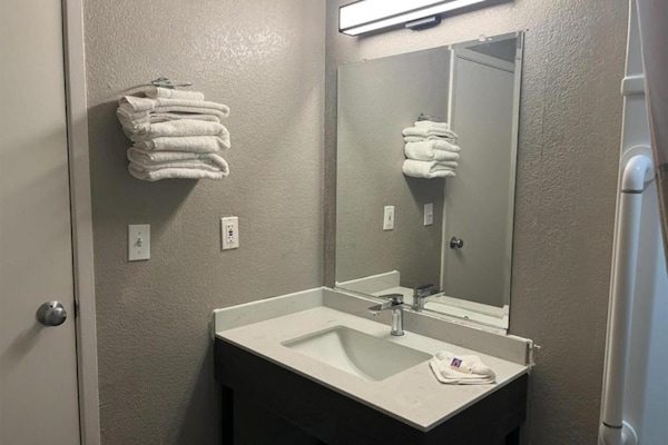 Foto van 1 kingsize bed | Nsmk, keuken - Vakantiehuis in Grants - BathRoom
