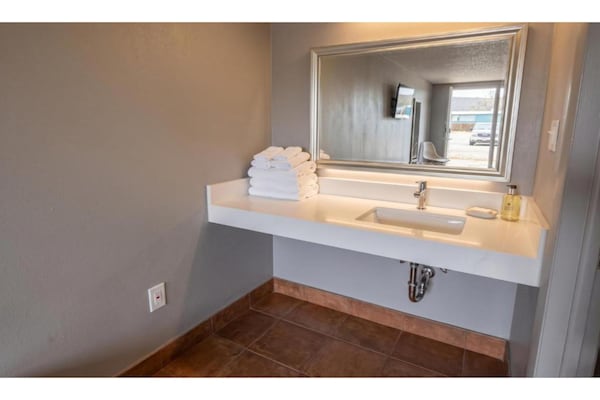 Foto van Queensize bed met rookfunctie | Rock Springs - Vakantiehuis in Rock Springs,WY - BathRoom