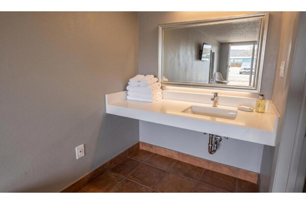 Foto van Queensize Bed Niet-roken - Vakantiehuis in Rock Springs,WY - BathRoom