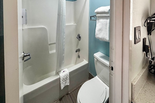 Foto van 1 Kingsize Bed | Niet-roken, Magnetronkoelkast - Vakantiehuis in Jackson - BathRoom