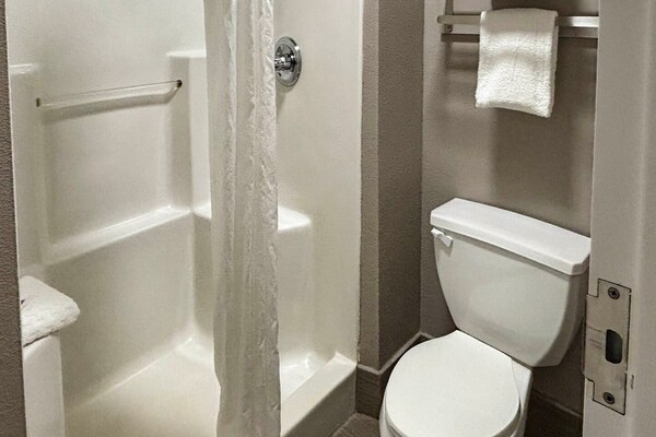 Foto van 1 Kingsize Bed | Niet-roken, Magnetronkoelkast - Vakantiehuis in Jackson - BathRoom