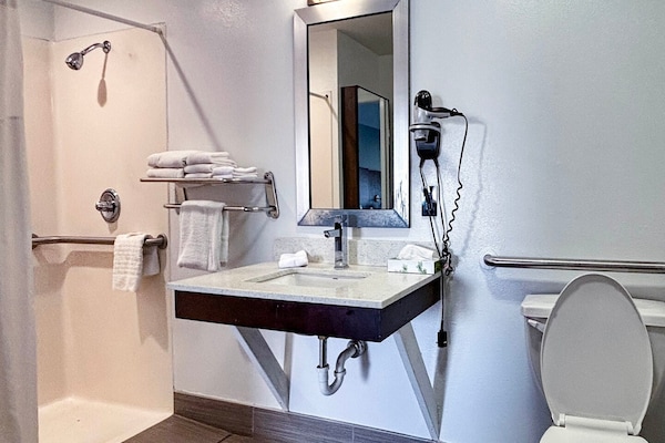 Foto van 1 Kingsize Bed | Niet-roken, Magnetronkoelkast - Vakantiehuis in Jackson - BathRoom