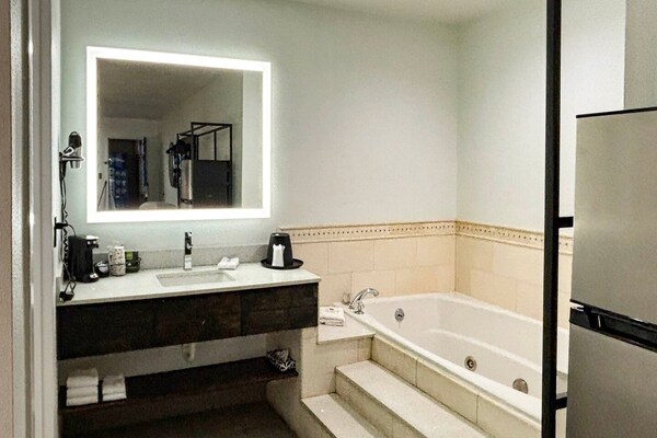 Foto van 1 Kingsize Bed | Niet-roken, Magnetronkoelkast - Vakantiehuis in Jackson - BathRoom