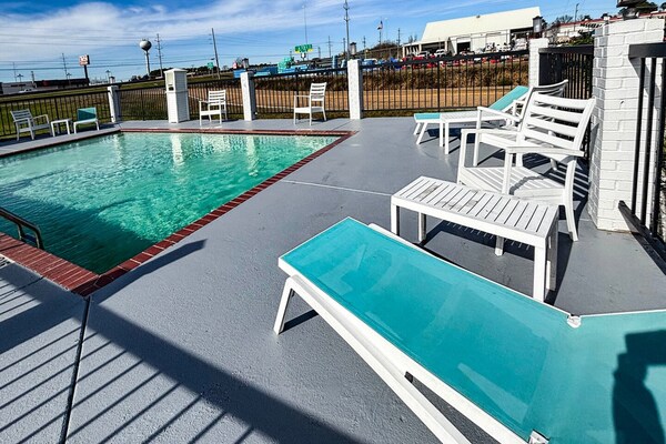 Foto van 1 Kingsize Bed | Niet-roken, Magnetronkoelkast - Vakantiehuis in Jackson - Pool