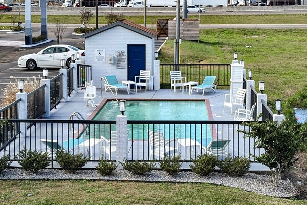Foto van 1 Kingsize Bed | Niet-roken, Magnetronkoelkast - Vakantiehuis in Jackson - Pool