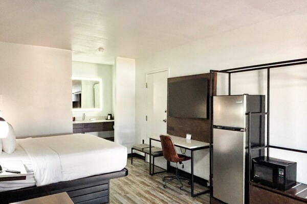 Foto van 1 kingsize bed|Mob Acc|RI Shwr|Nsmk|Micfridg - Vakantiehuis in Jackson - BedRoom