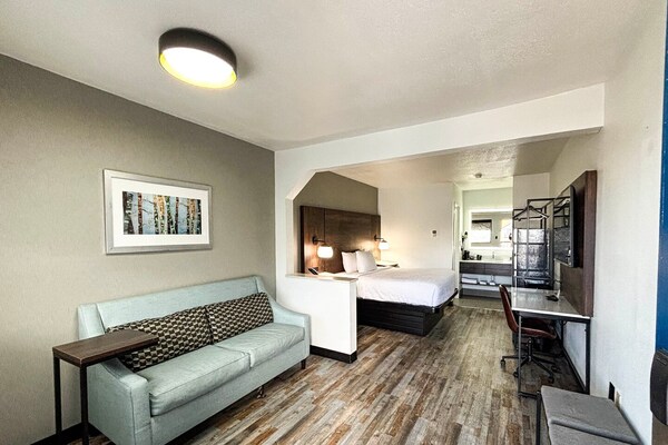 Foto van 1 kingsize bed|Mob Acc|RI Shwr|Nsmk|Micfridg - Vakantiehuis in Jackson - BedRoom