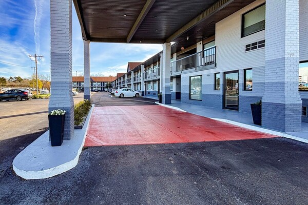 Foto van 1 kingsize bed|Mob Acc|RI Shwr|Nsmk|Micfridg - Vakantiehuis in Jackson - ExteriorSummer