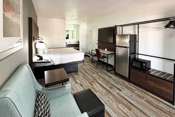 Foto van 1 kingsize bed|Mob Acc|RI Shwr|Nsmk|Micfridg - Vakantiehuis in Jackson - BedRoom