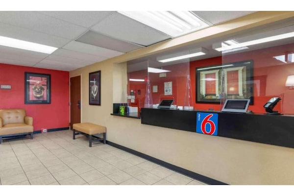 Foto van 1 tweepersoonsbed (queensize) | Rookvrij, Keuken - Vakantiehuis in Rochester NY - HallReception