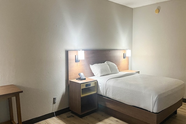 Foto van 1 tweepersoonsbed (queensize) | Niet-roken, koelkast (Micfridge) - BedRoom