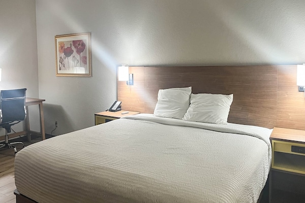 Foto van 1 tweepersoonsbed (queensize) | Niet-roken, koelkast (Micfridge) - BedRoom
