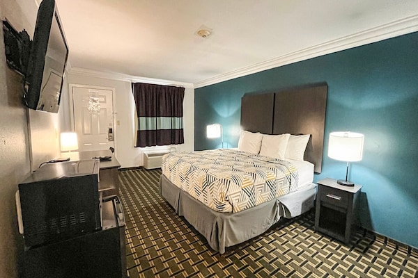 Foto van 1 Kingsize Bed | Niet-roken, Magnetronkoelkast - Vakantiehuis in Lafayette LA - BedRoom
