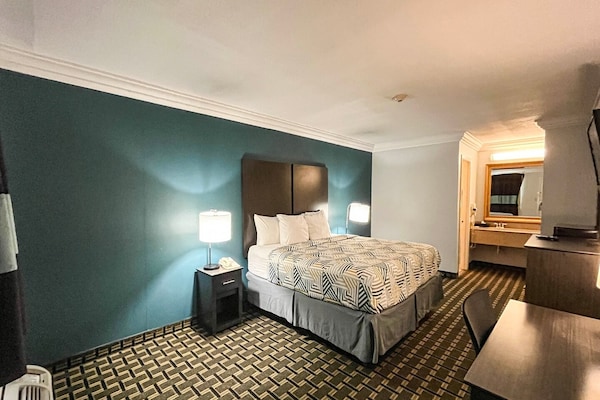 Foto van 1 Kingsize Bed | Niet-roken, Magnetronkoelkast - Vakantiehuis in Lafayette LA - BedRoom