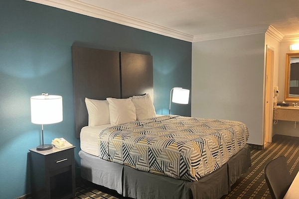 Foto van 1 Kingsize Bed | Niet-roken, Magnetronkoelkast - Vakantiehuis in Lafayette LA - BedRoom