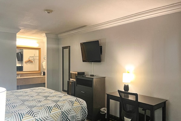 Foto van 1 Kingsize Bed | Niet-roken, Magnetronkoelkast - Vakantiehuis in Lafayette LA - BedRoom