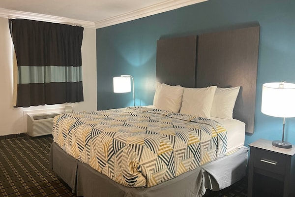 Foto van 1 Kingsize Bed | Niet-roken, Magnetronkoelkast - Vakantiehuis in Lafayette LA - BedRoom