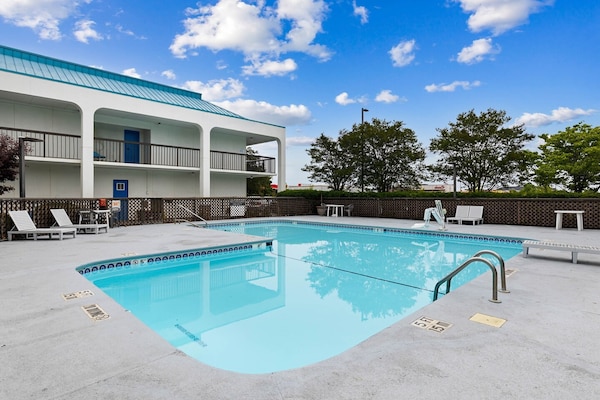 Foto van 1 kingsize bed | Rookvrij, koelkast - Vakantiehuis in Jacksonville - Pool
