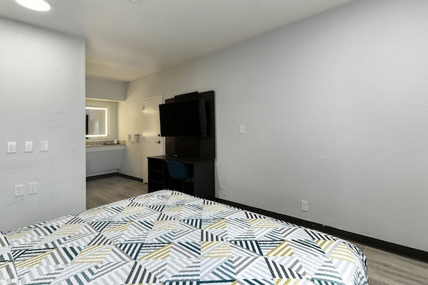 Foto van 1 kingsize bed | Rookvrij, koelkast - Vakantiehuis in Jacksonville - BedRoom