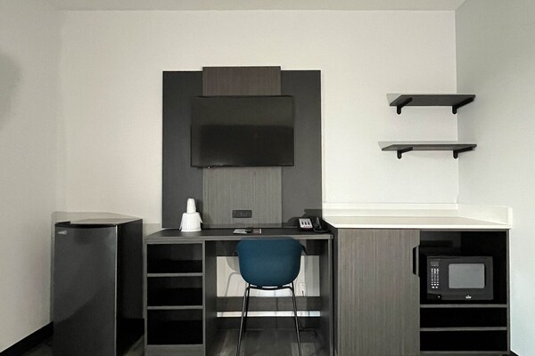 Foto van 1 kingsize bed | Rookvrij, koelkast - Vakantiehuis in Urbana, IL - Facilities