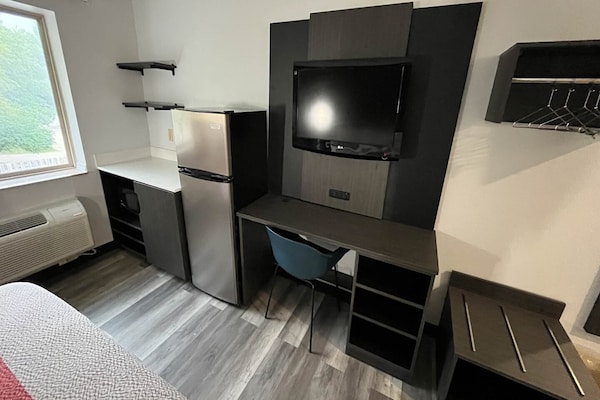 Foto van 1 kingsize bed | Rookvrij, koelkast - Vakantiehuis in Urbana, IL - Kitchen