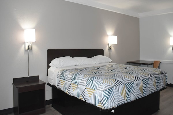 Foto van 1 Kingsize Bed | Niet-roken, Magnetronkoelkast - Vakantiehuis in Hazelwood MO - BedRoom