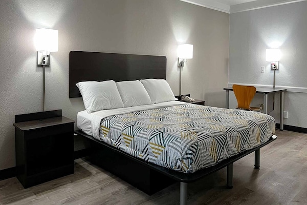 Foto van 1 Kingsize Bed | Niet-roken, Magnetronkoelkast - Vakantiehuis in Hazelwood MO - BedRoom