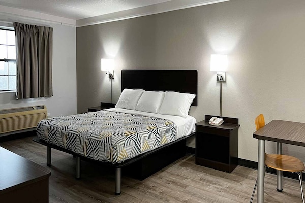 Foto van 1 Kingsize Bed | Niet-roken, Magnetronkoelkast - Vakantiehuis in Hazelwood MO - BedRoom