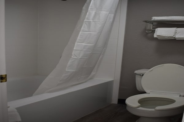 Foto van 1 Kingsize Bed | Niet-roken, Magnetronkoelkast - Vakantiehuis in Hazelwood MO - Facilities