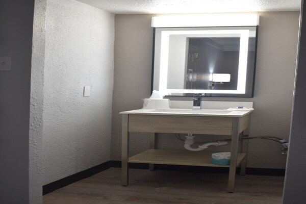 Foto van 1 Kingsize Bed | Niet-roken, Magnetronkoelkast - Vakantiehuis in Hazelwood MO - Facilities