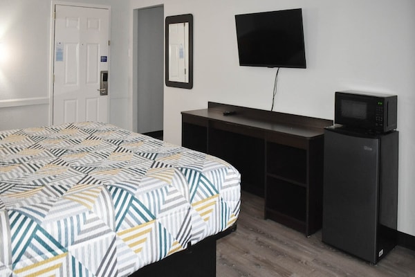 Foto van 1 Kingsize Bed | Niet-roken, Magnetronkoelkast - Vakantiehuis in Hazelwood MO - BedRoom