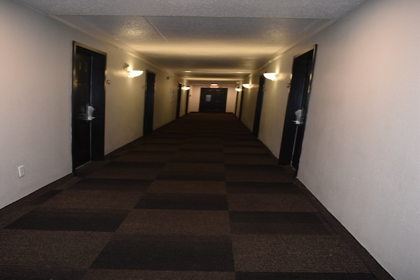 Foto van 1 kingsize bed | Mobiliteit | Badkuip | NSMK | Micfridg - Facilities