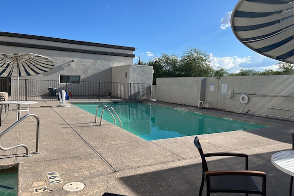 Foto van 1 kingsize bed | Rookvrij, koelkast - Vakantiehuis in Tucson AZ - Pool