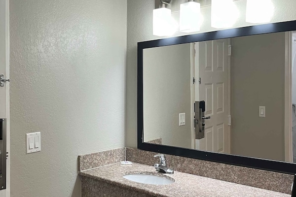 Foto van 1 kingsize bed | Suite, rookvrij, magnetron - Vakantiehuis in Tucson AZ - BathRoom