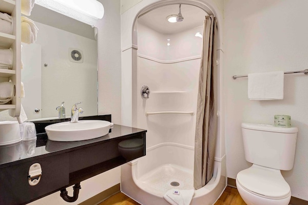 Foto van 1 tweepersoonsbed (queensize) | Rookvrij - Vakantiehuis in Santa Rosa CA - BathRoom