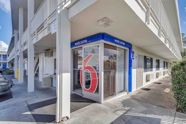 Foto van 1 tweepersoonsbed (queensize) | Rookvrij - Vakantiehuis in Santa Rosa CA - ExteriorSummer