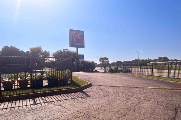 Foto van 1 Kingsize Bed | Niet-roken - Vakantiehuis in Dallas - ExteriorSummer