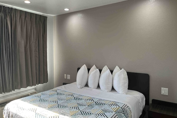 Foto van 1 Kingsize Bed | Roken - Vakantiehuis in Dallas - BedRoom