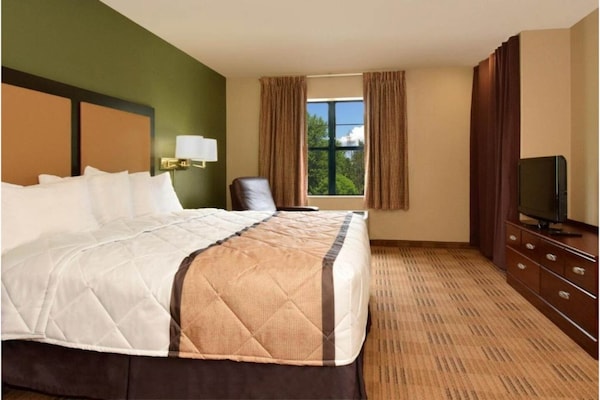 Foto van 1 tweepersoonsbed (queensize) | Rookvrij, Keuken - Vakantiehuis in Lisle, IL - BedRoom