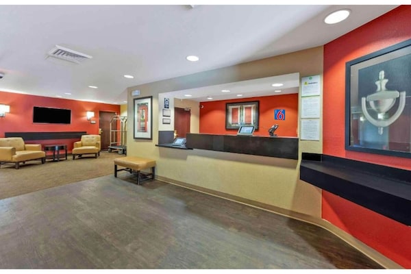 Foto van 1 tweepersoonsbed (queensize) | Rookvrij, Keuken - Vakantiehuis in Lisle, IL - FloorPlan