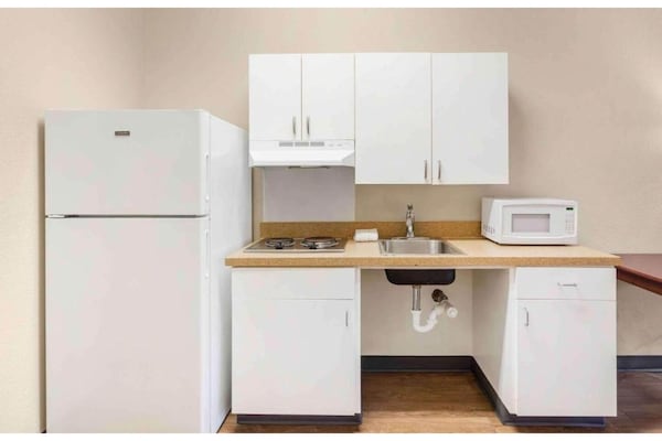 Foto van 1 kingsize bed | Rookvrij, Keuken, Douche - Vakantiehuis in Lisle, IL - Kitchen