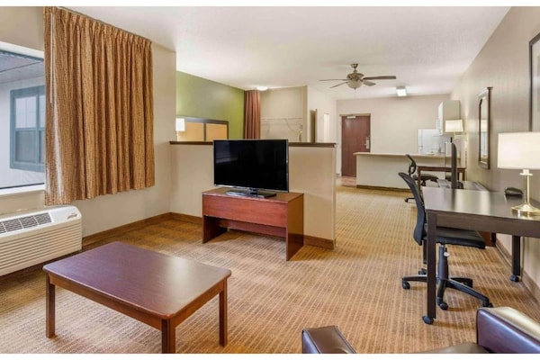 Foto van 1 kingsize bed | Rookvrij, Keuken, Douche - Vakantiehuis in Lisle, IL - Kitchen