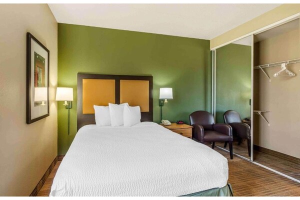 Foto van 1 tweepersoonsbed (queensize) | Rookvrij, Keuken - Vakantiehuis in Vernon Hills - BedRoom